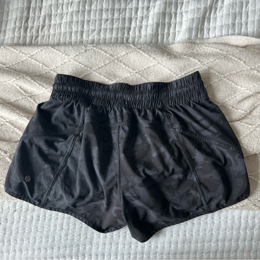Lululemon Tracker 4” low rise short